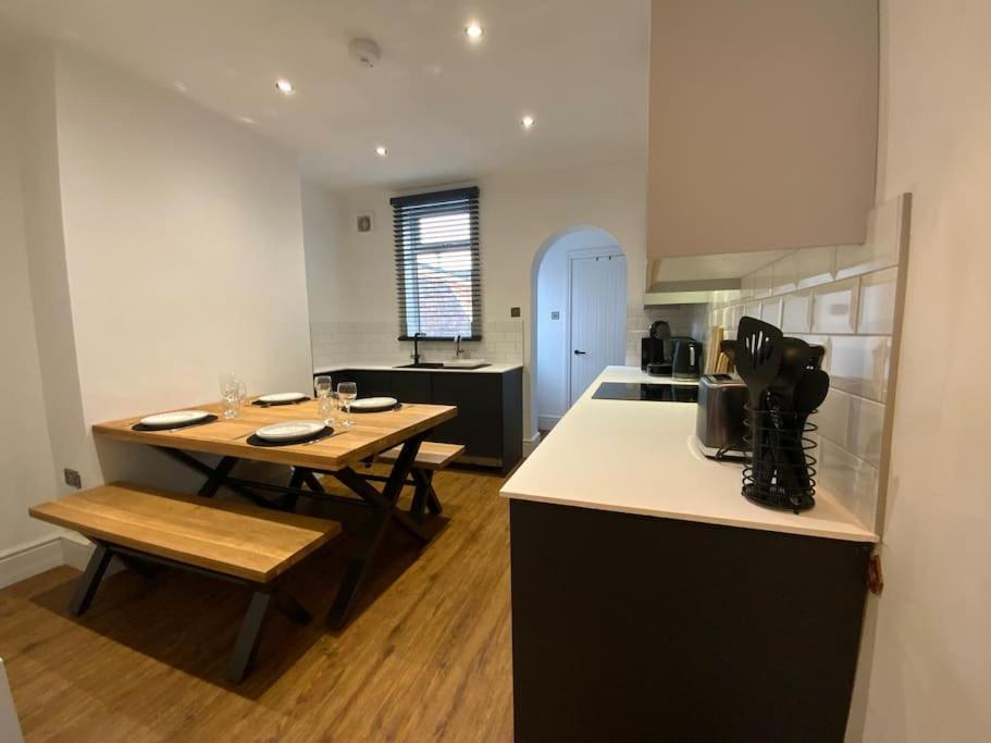 Centrally Located To The City Of Lincoln Zewnętrze zdjęcie